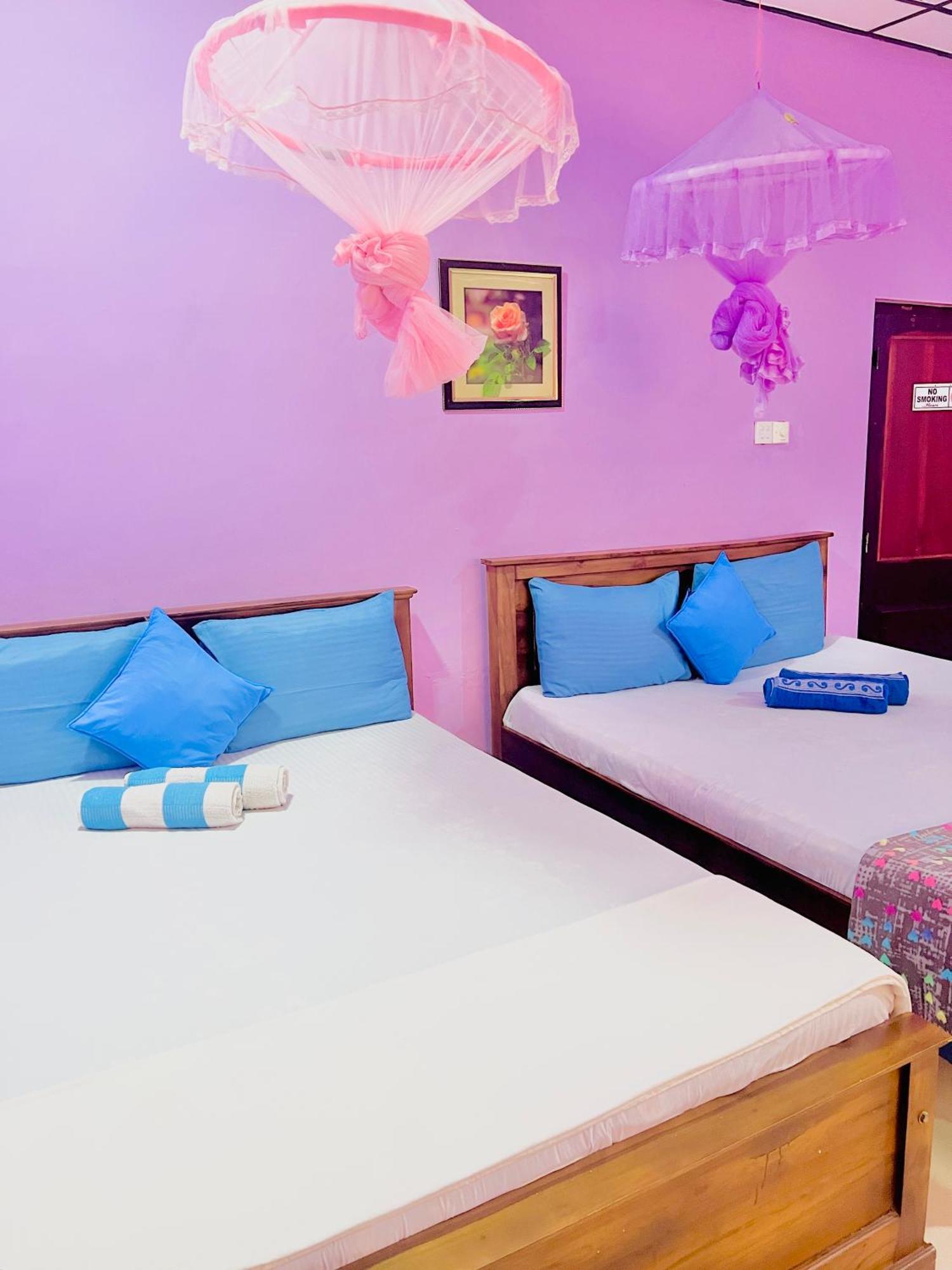 Gloriya Mathews Hotel Negombo Exterior photo
