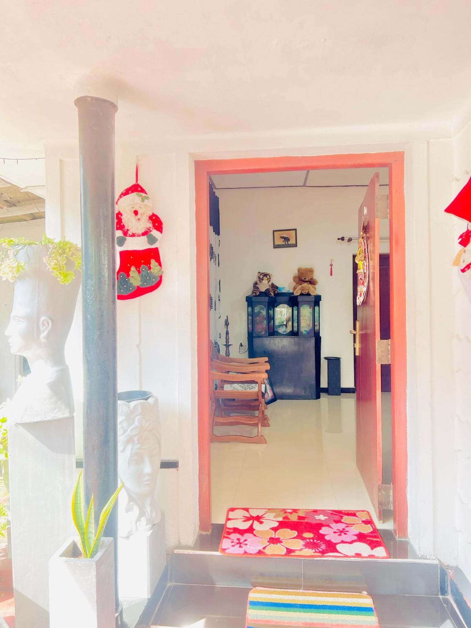 Gloriya Mathews Hotel Negombo Exterior photo