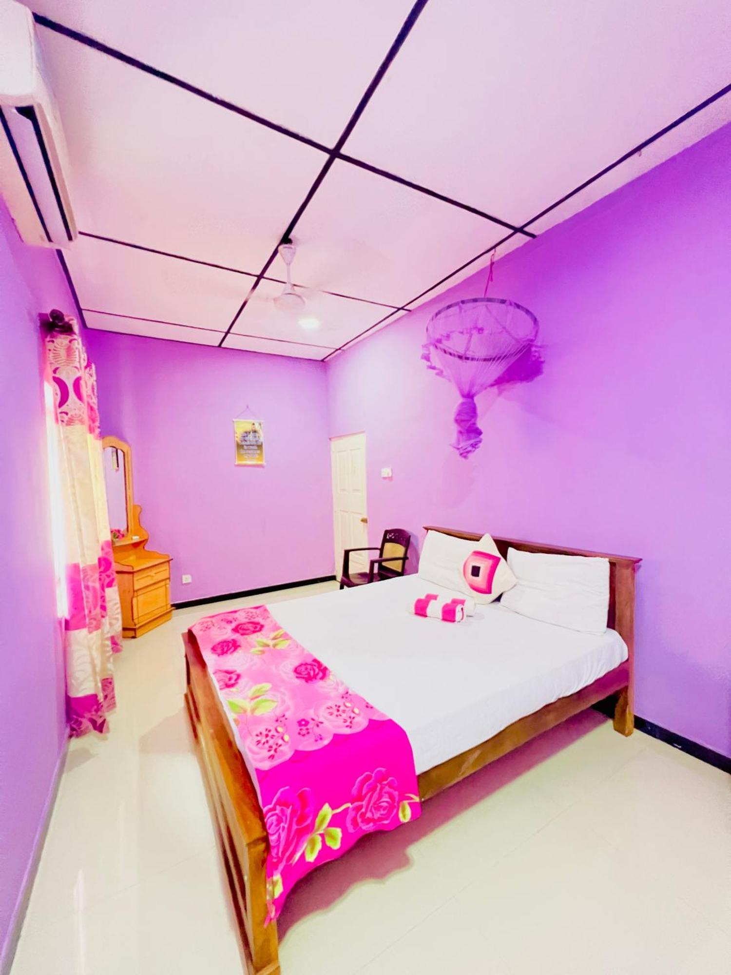 Gloriya Mathews Hotel Negombo Exterior photo