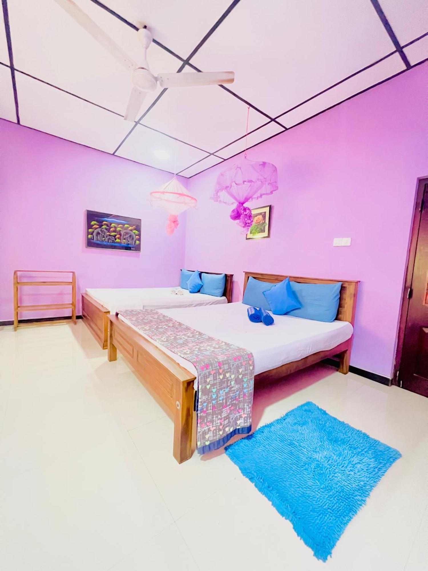 Gloriya Mathews Hotel Negombo Exterior photo